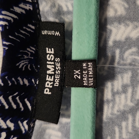 Premise Dresses - shift dress - Picture 4 of 5